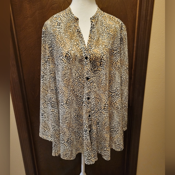 Chico's Leopard Print Button-Up Convertible Blouse NWT - Picture 2 of 15